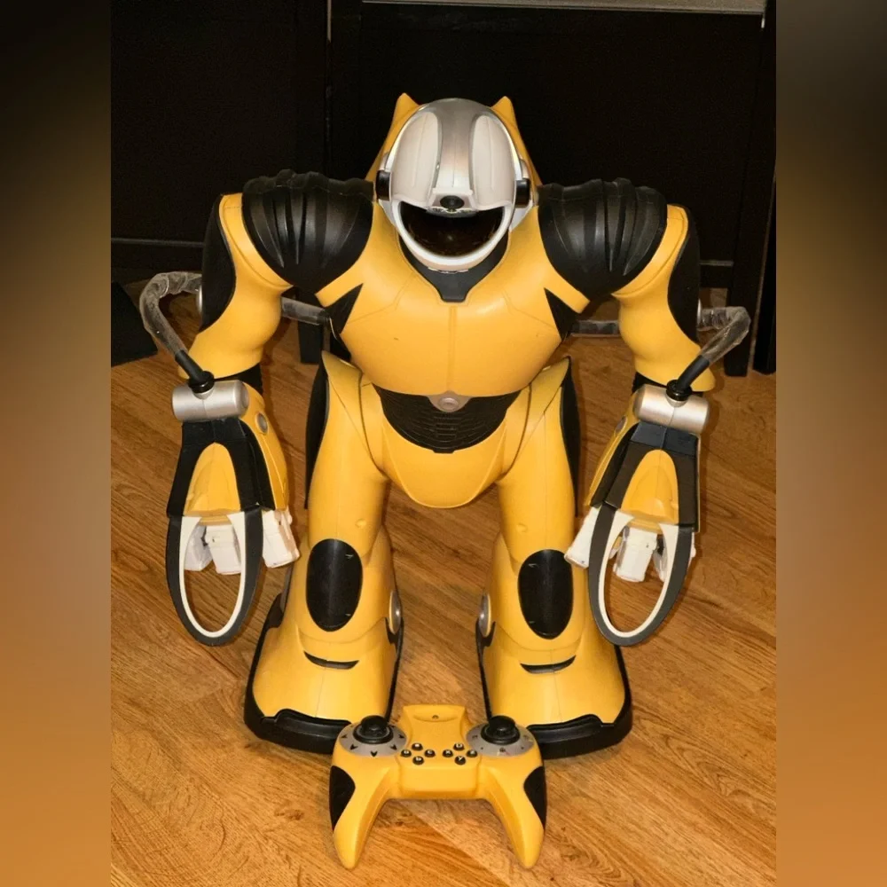WowWee Robosapien V2 Humanoid Rare Yellow Robot w/Remote TESTED & FUNCTIONAL